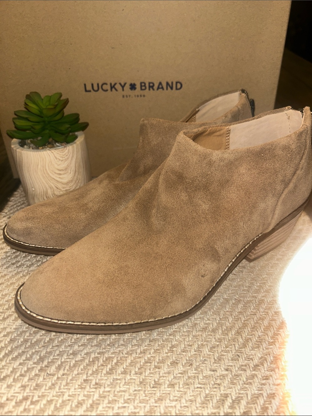 Lucky Brand⭐️NWT Women’s Tan Suede Booties Back Zipper LK-FAI Size 9M